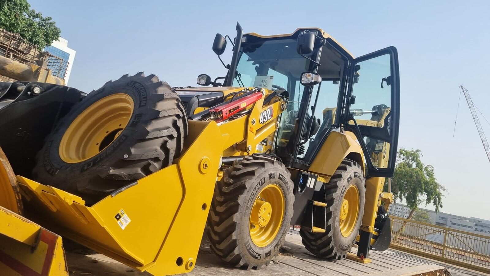 Brand-new CAT 432 backhoe loader